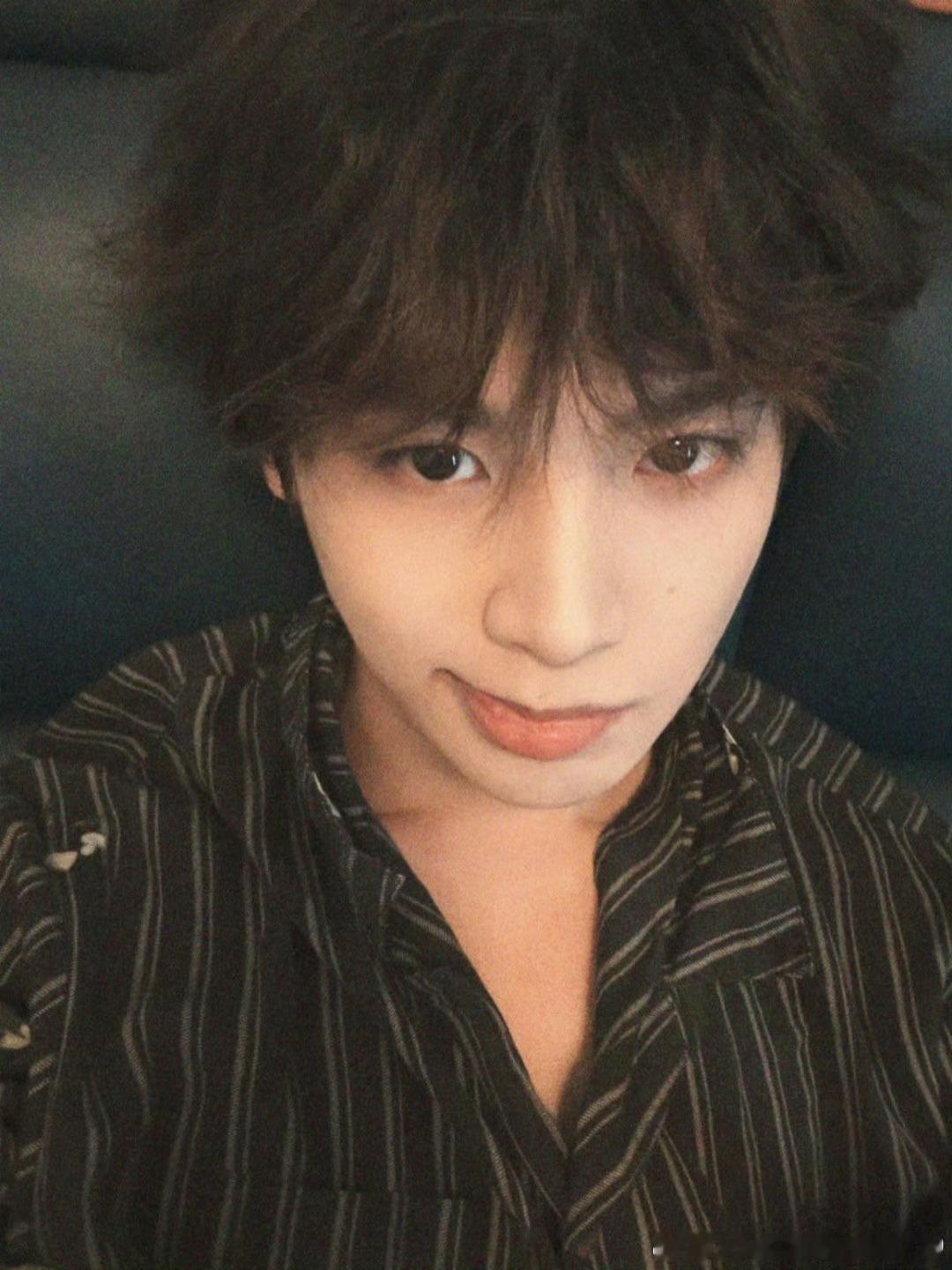 黄明昊    hmh黄明昊我的妈耶 hmh黄明昊张十一你的美貌在我心里收藏。比今