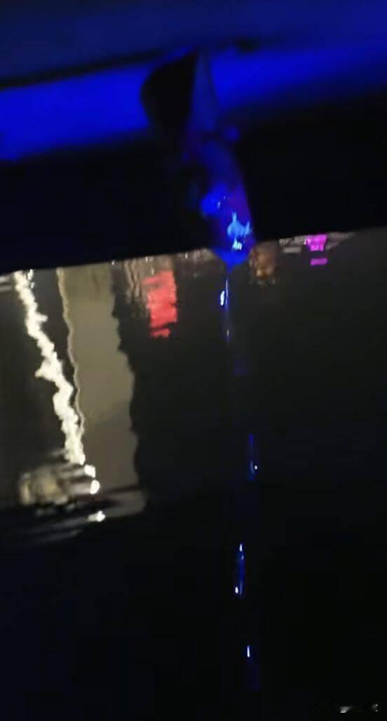 钓鱼佬吓懵了，半夜钓鱼钓上来一双绣花鞋，然后各种“灵异事件”发生了。
一钓鱼大哥