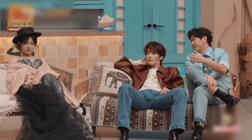 黄霄雲竟不知道王赫野是98年的 内娱友谊新名场面又加一！黄霄雲王赫野这么多年朋友