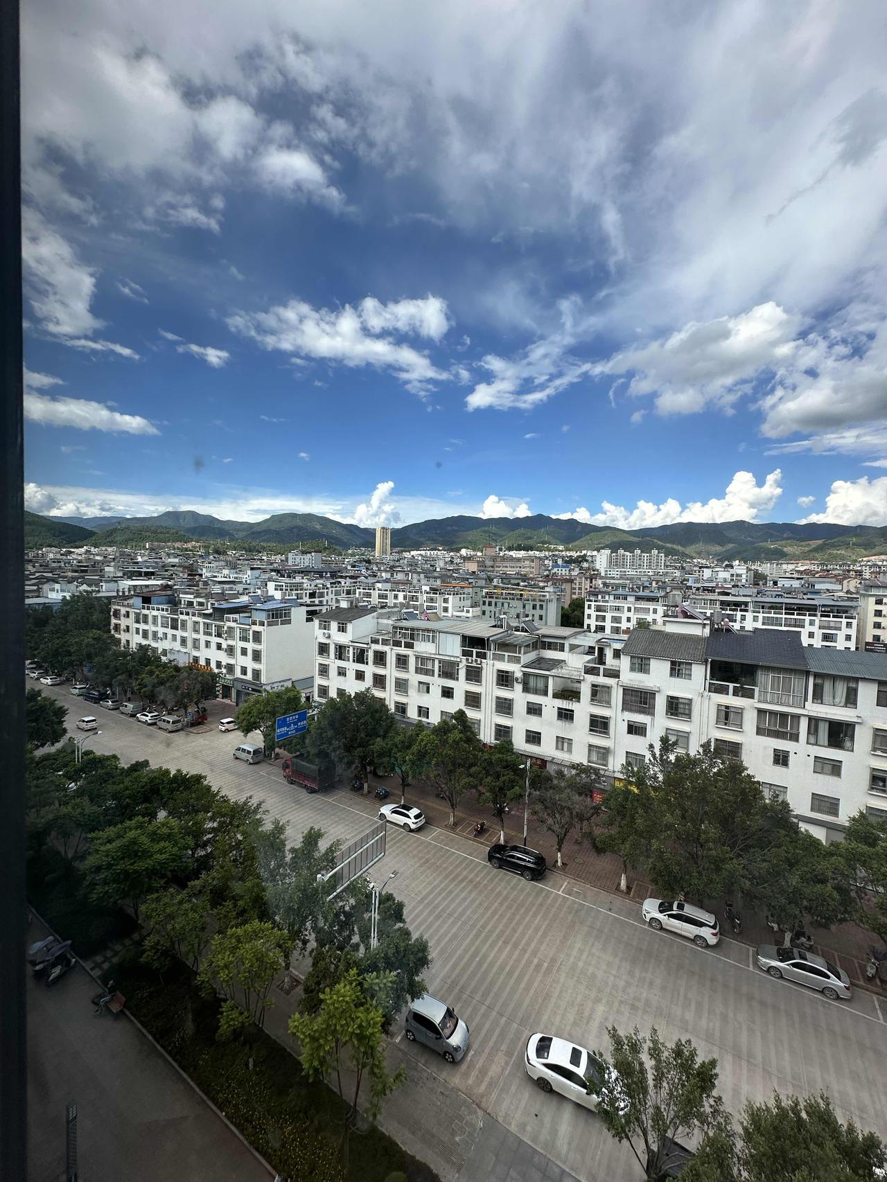 在云南玩了十天，计划从滇藏线进藏，还是被云南截胡了，我觉得云南很多地方没有来过，