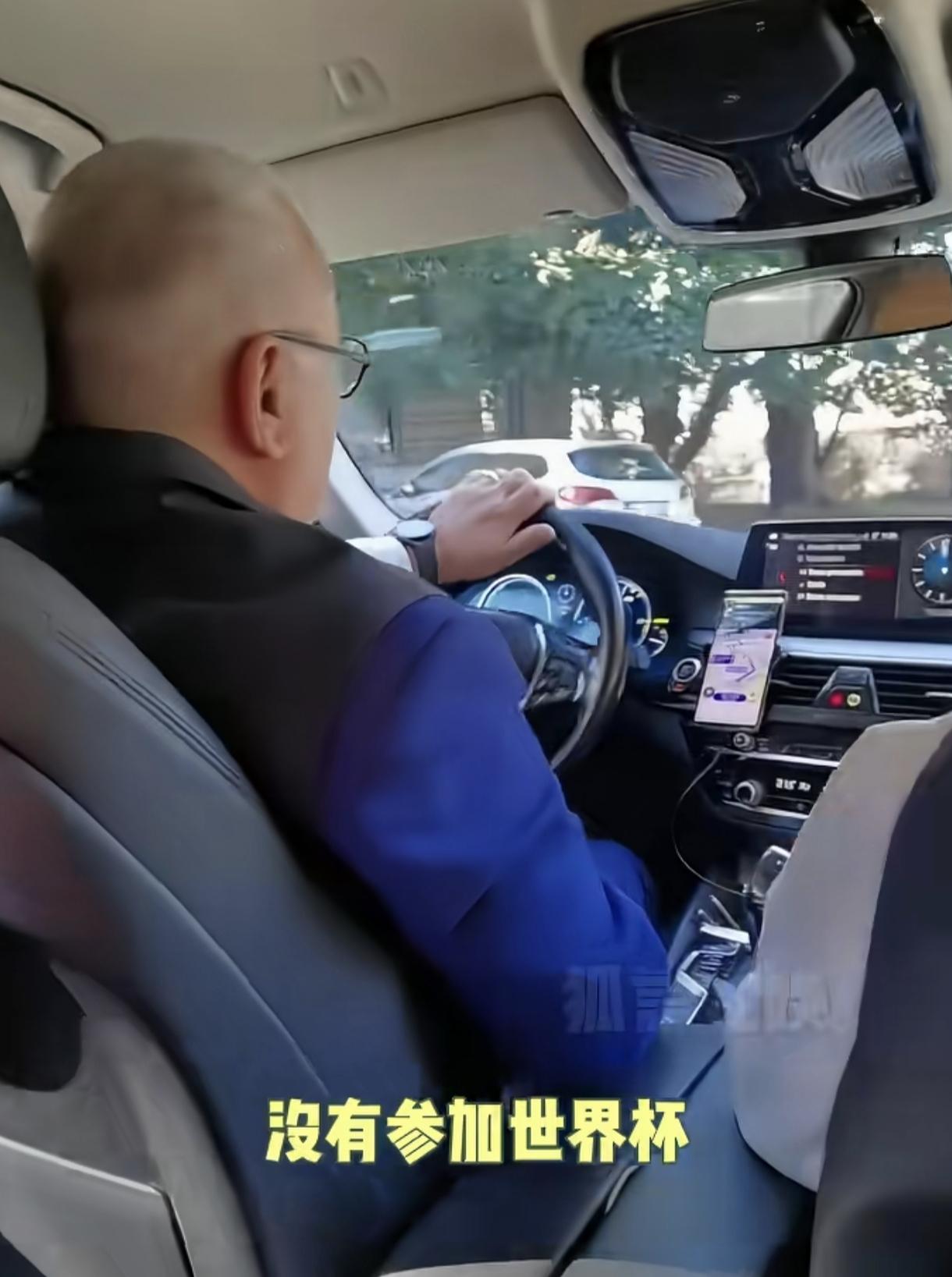 在西班牙打车，司机问我：你们中国怎么没来世界杯？我说：踢得太菜了。司机一脸不信：