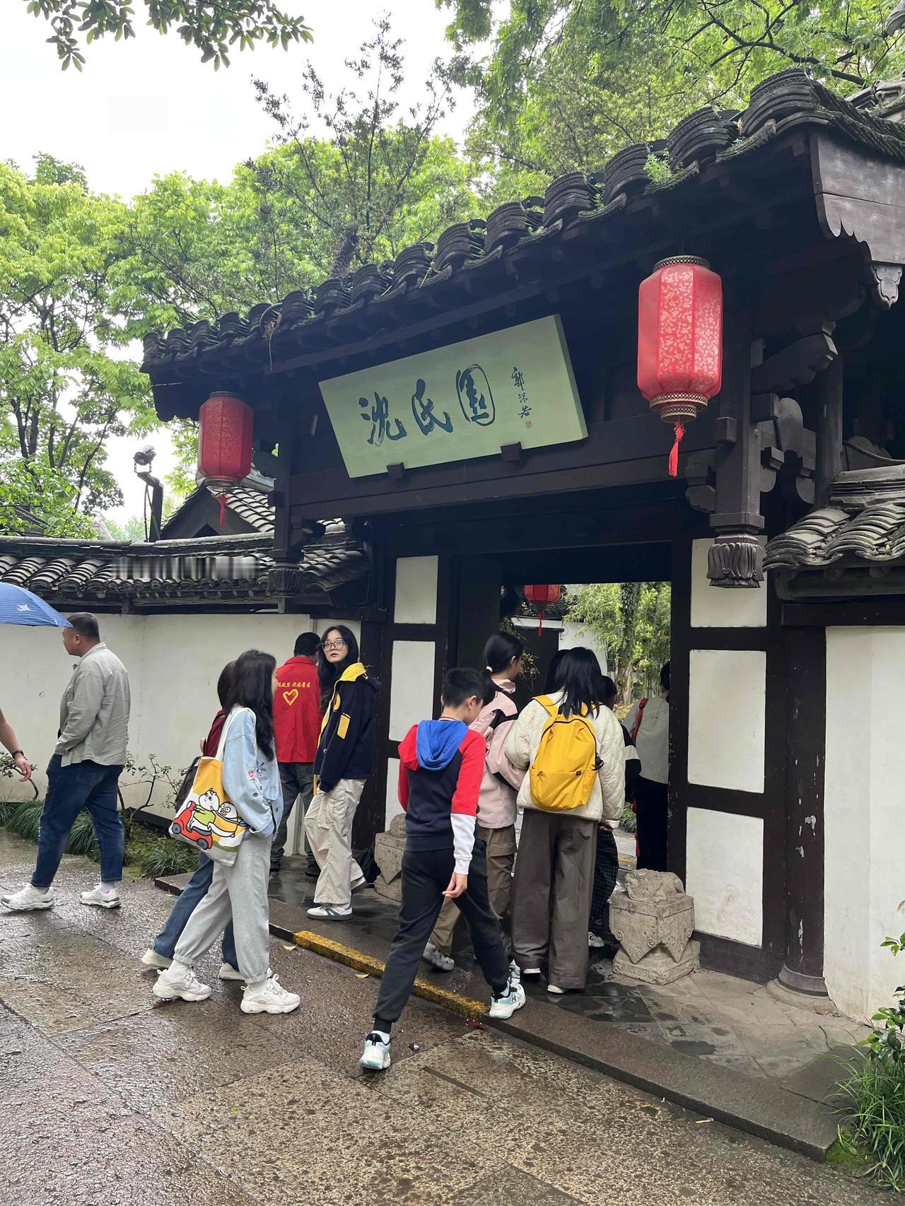 醉美江南，文脉绍兴：
绍兴，
它是江南水乡中，最具书卷气的古城！
绍兴，
它是大