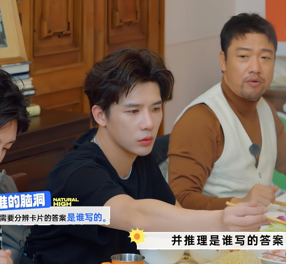 王安宇大背头王安宇也太会蛊人了吧！粉丝真的吃得太好～360°无死角颜值，简单装束