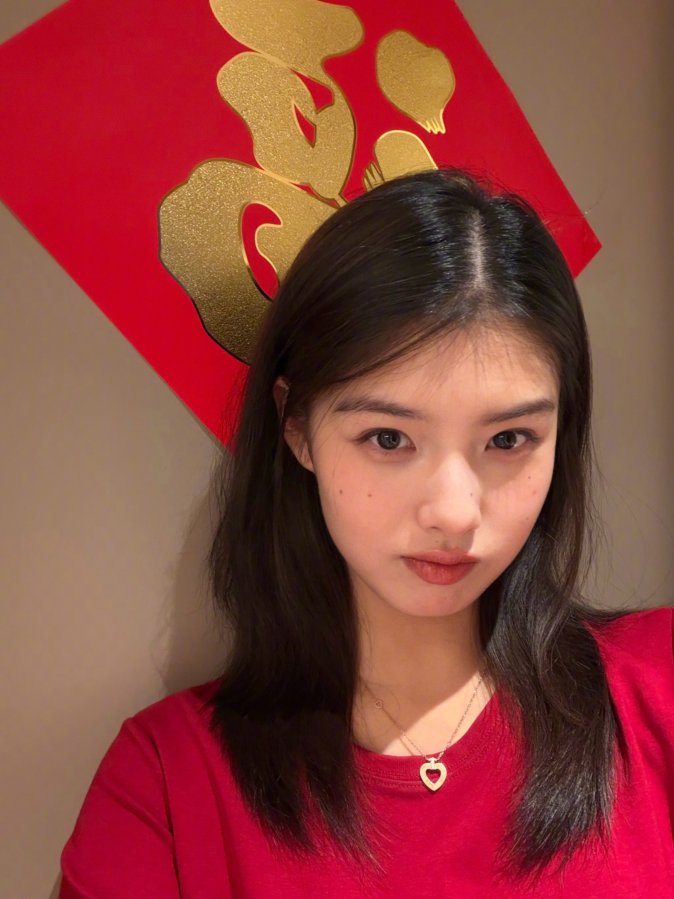 艾米晒年夜饭艾米 我们都是世界上幸福的小孩 晒年夜饭，连发九条语音评论，今天肉眼