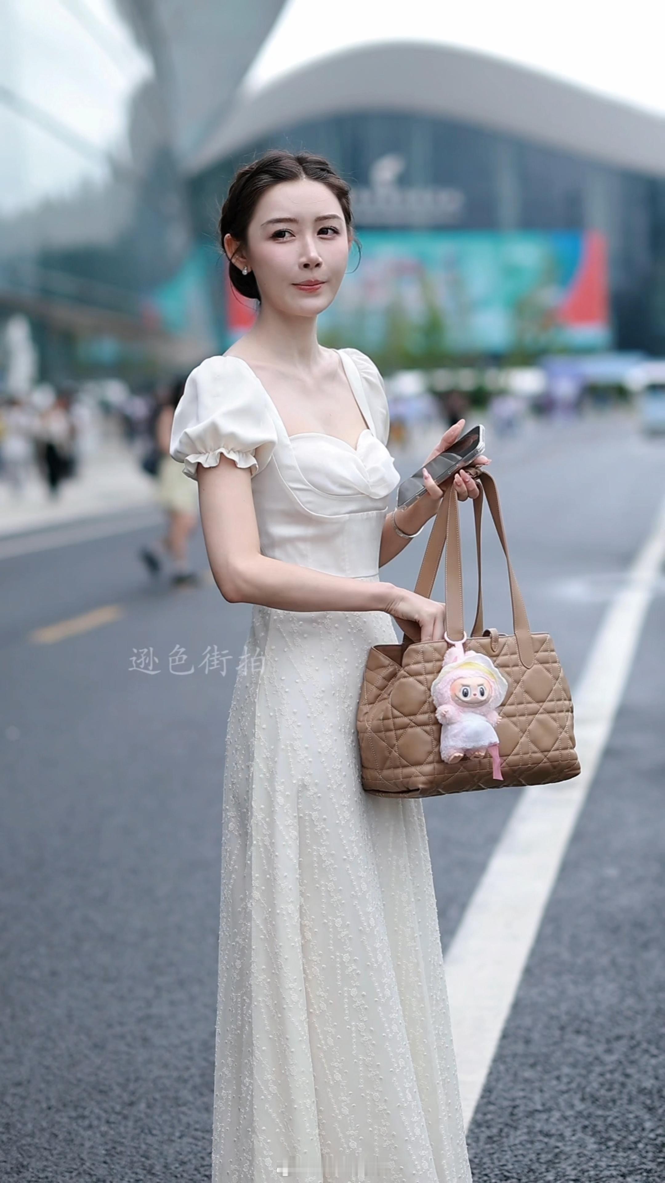 【成都街拍】周日，宝贝们早安！丨摄影拍照每日穿搭 ​​​