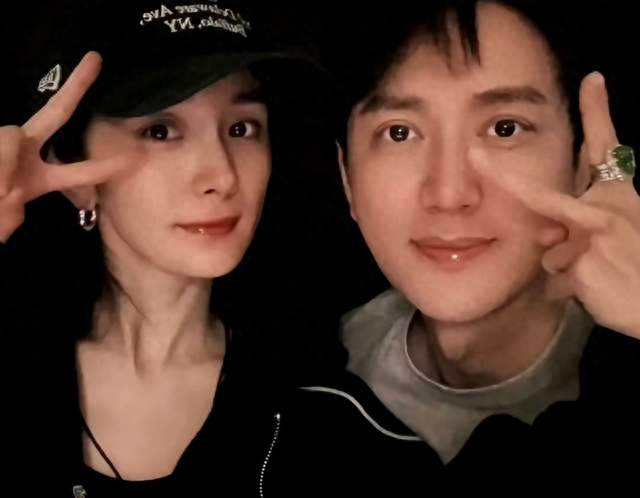 王仁君获飞天奖男主角，赵丽颖暖心恭贺二哥哥，竟是杨幂大学班长