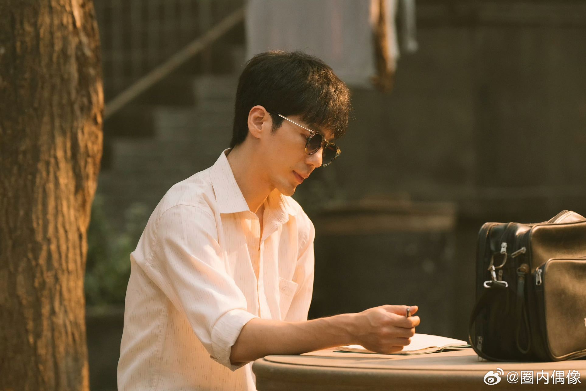 张凌赫包场冬去春来张凌赫直接包场《冬去春来》2000座，诚意满满！暖心支持好友新