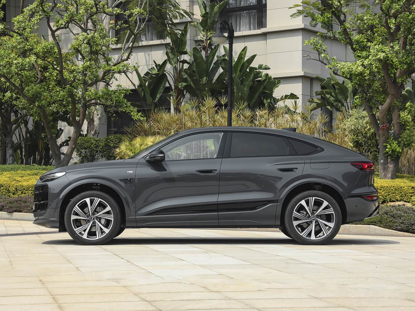 想买奥迪Q6L Sportback e-tron的心达到了顶峰，这个溜背怎么就可