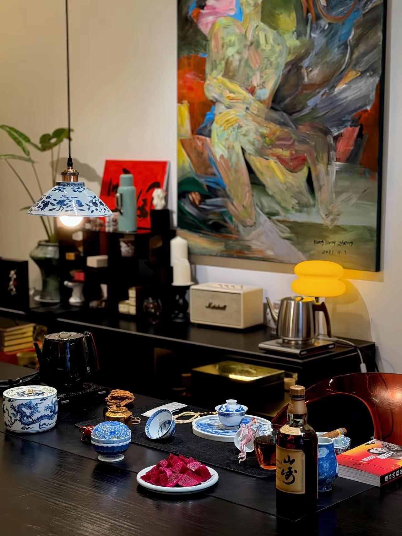 “难走的路走了一程又一程 难听的话听了一句又一句 我无话可说也无人可说 哪有那么