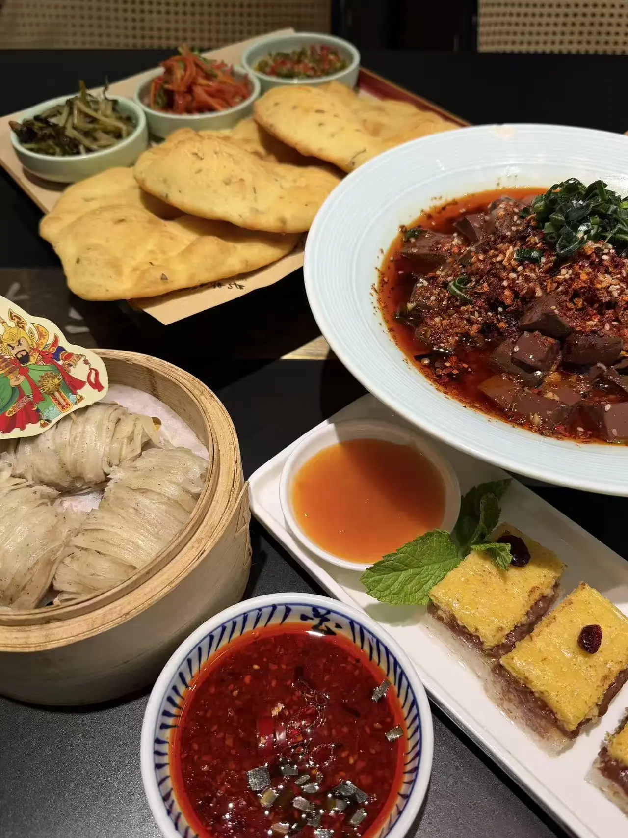 "碳水脑袋｜来大牌档吃主食类小吃，顶饱又美味✅ 来西安旅游，直接幸福感...