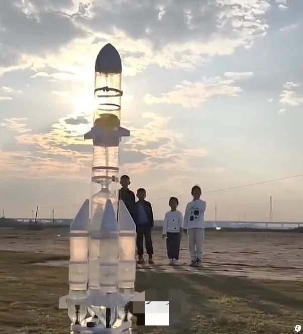 水桶居然能当火箭飞上天？江苏一位科学老师的课堂操作，直接让学生们尖叫到跳起来！