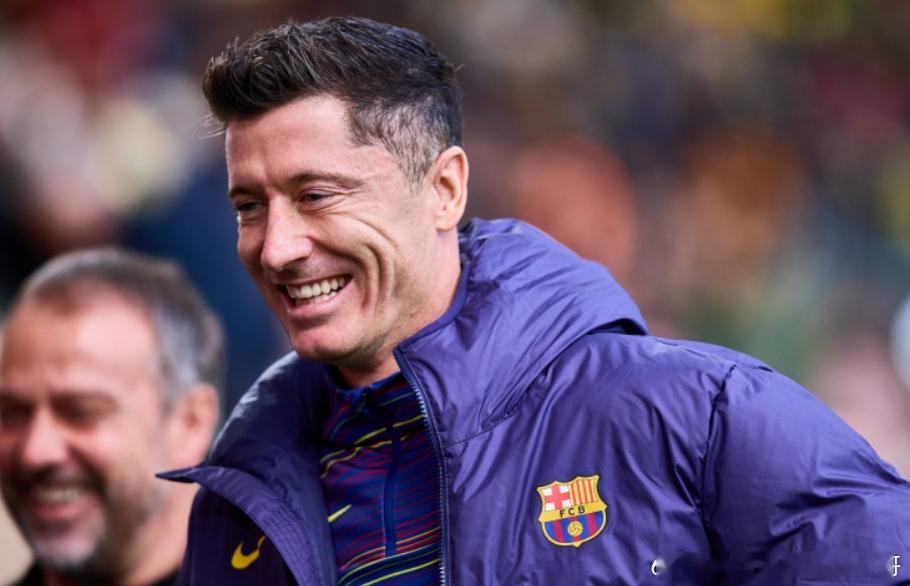 据《阿斯报》报道，莱万的未来仍悬而未决，他请求得到更多时间来做出决定。他并不缺乏