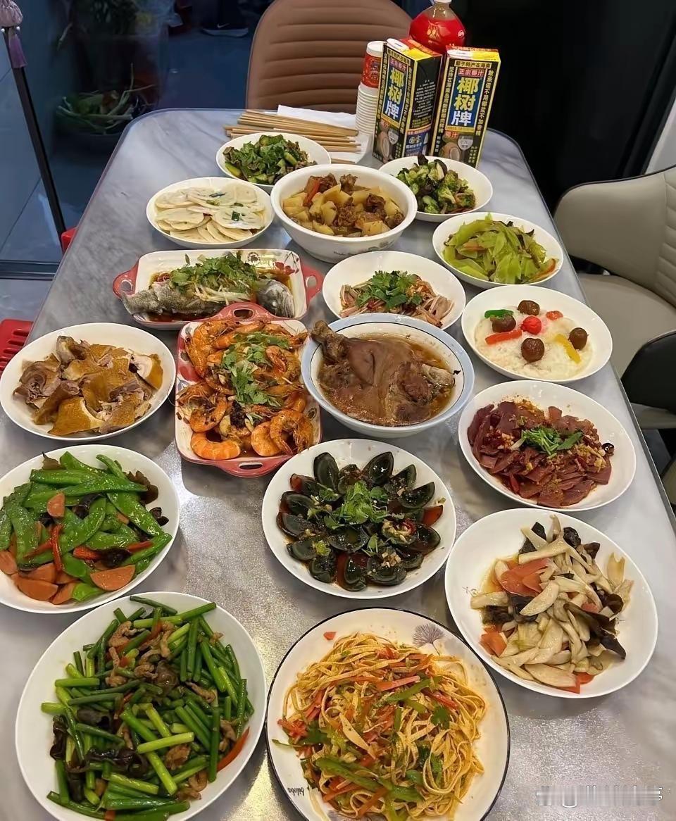 假如两家同时请你去吃饭 你会去哪家 ​​​