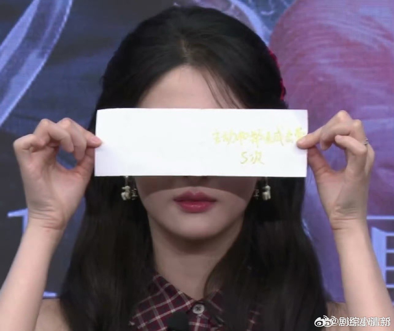 赵晴郑业成直播一点藏不住事 郑业成0帧起手开始现挂，赵晴秒接戏嗔他“坏男孩”。任