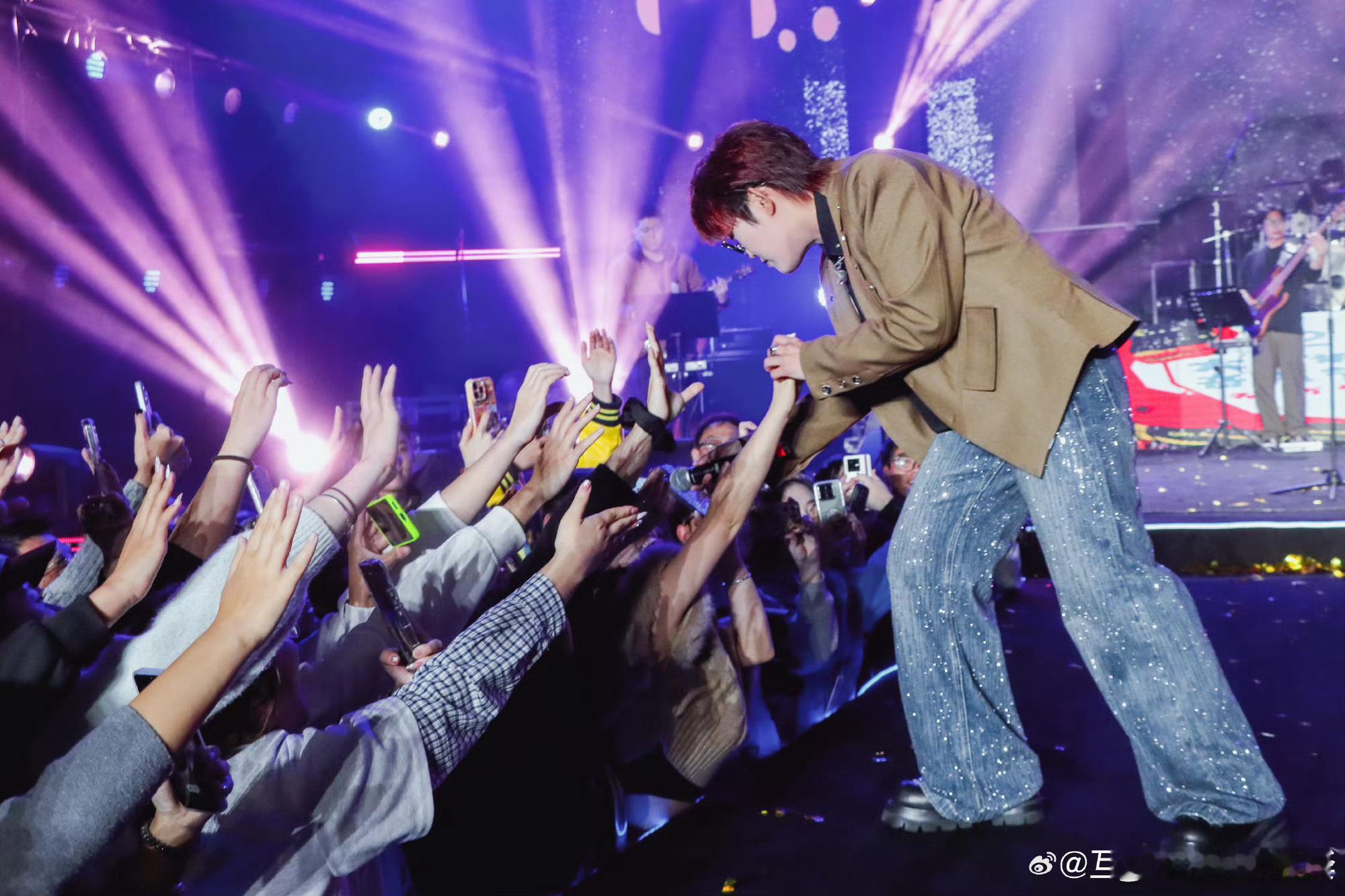 王靖雯开口还是这么没轻没重 秋日限定感动是王靖雯给的！《我还是》翻唱自带故事感，