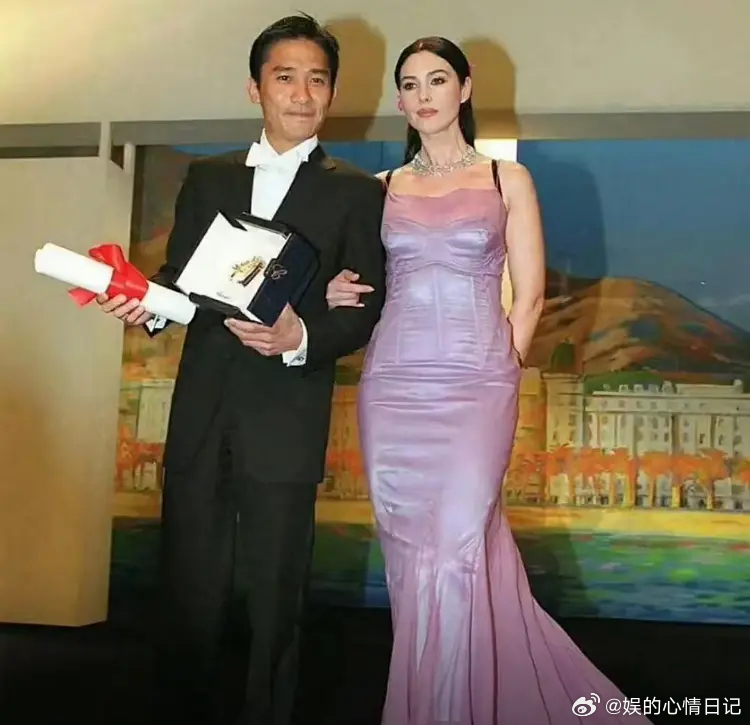 两位明星多年前的照片 