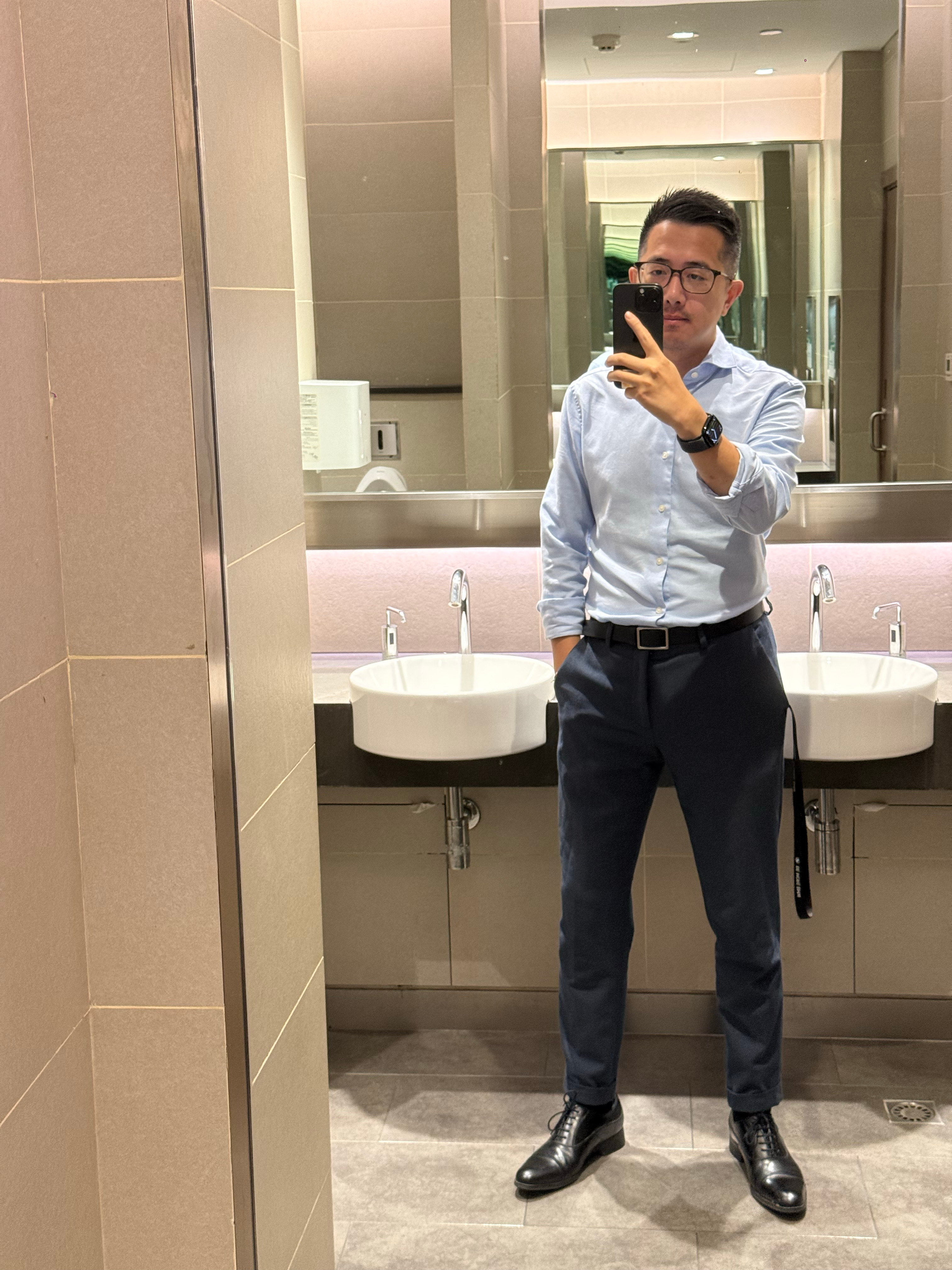 今早同事见到我第一句话是“过节胖了三四斤吧？脸都圆了”（which is tru