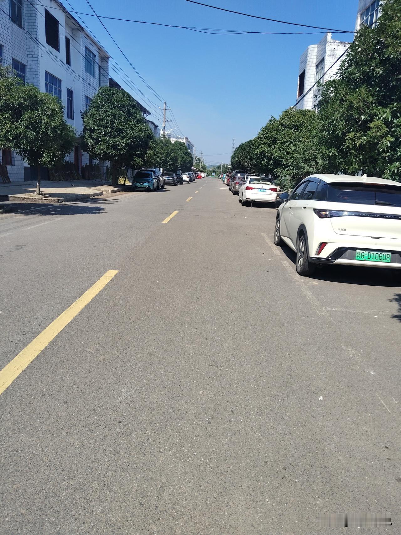 坐个顺风车，还需掏油费？有那油费，我不知道坐火车回来吗？本来打算中秋节坐亲戚车回