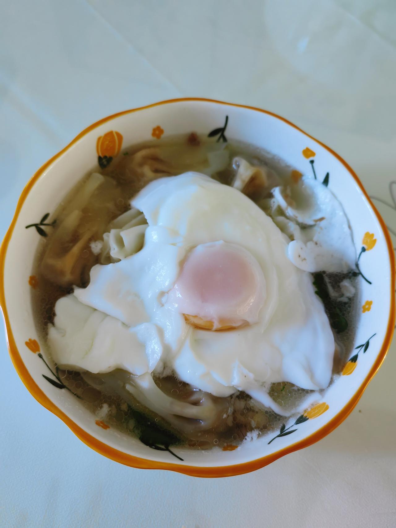 本来今天上午还有个银行的笔试，老公最后还是没去，我俩干脆决定下楼悠哉悠哉地吃顿早