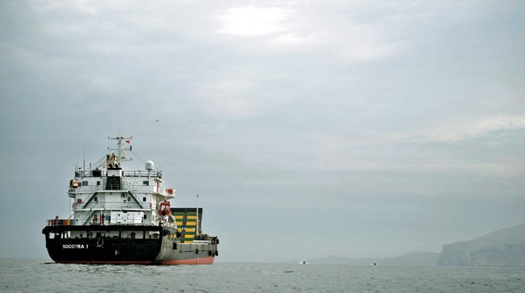 美国中央司令部表示，超过 12 艘军舰，以及超过 10000 名人员和飞机，正在