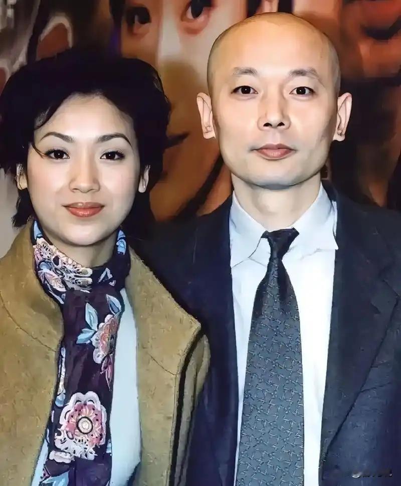 葛优这辈子最牛的投资，不是电影。
是娶了他老婆。
1995年，葛优拍完《秦颂》，