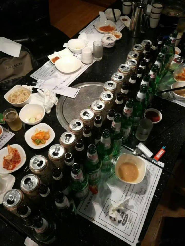 闫闯被指数年前曾过失致人死亡试驾前一天晚上酗酒，一点责任心职业素养都没有，过失致