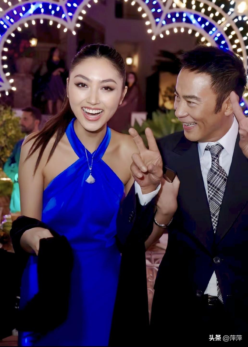 春日生活打卡季任达华看女儿任晴佳的眼神充满了幸福快乐。