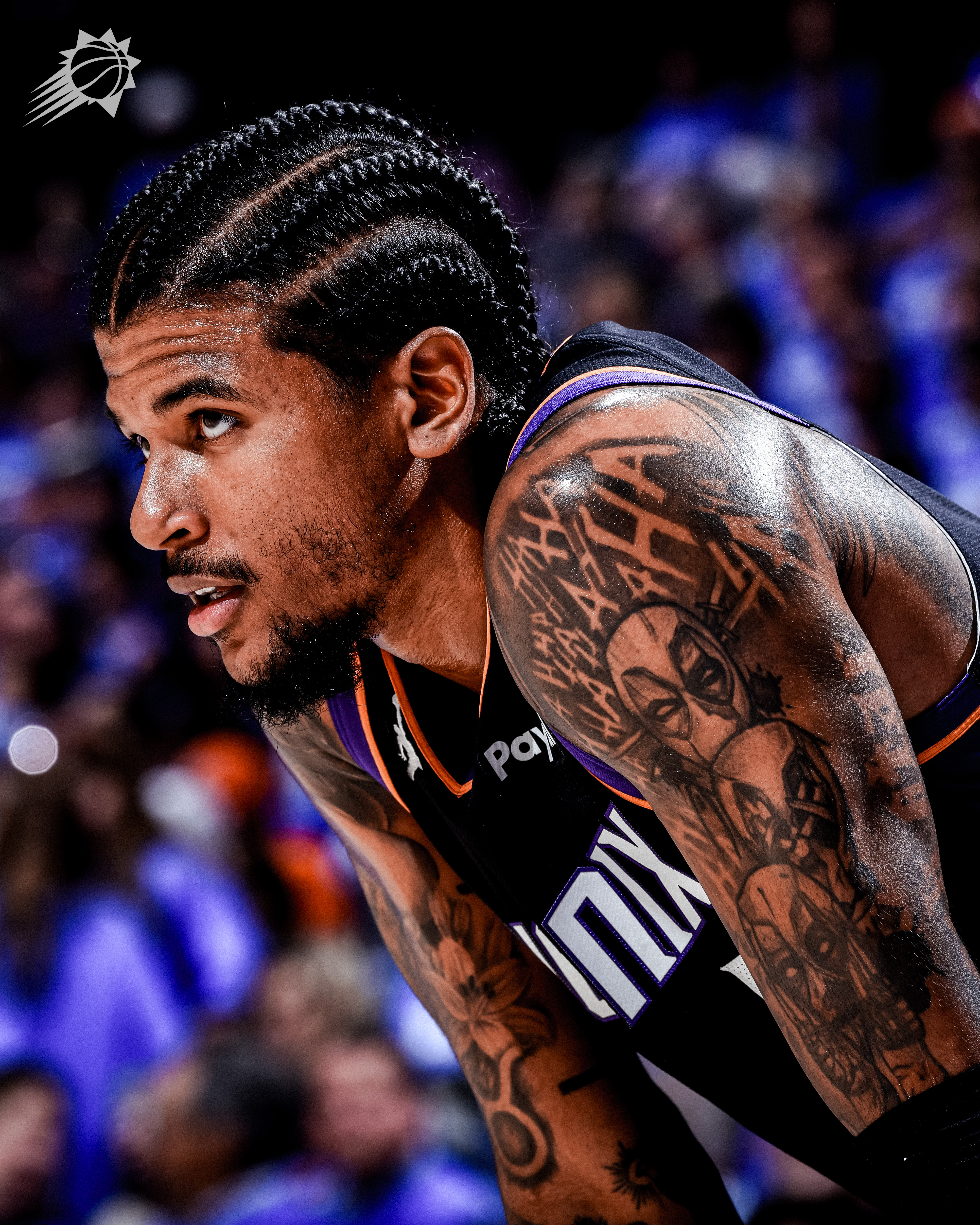 JG觉得失误和篮板是导致首场落败的原因。他指出双方都是靠对手失误打反击生存的球队