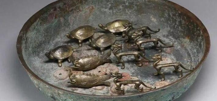 这回西安的考古发现，可真把人看傻眼了！一座沉睡了上千年的唐代大墓，竟然在狭小的腰