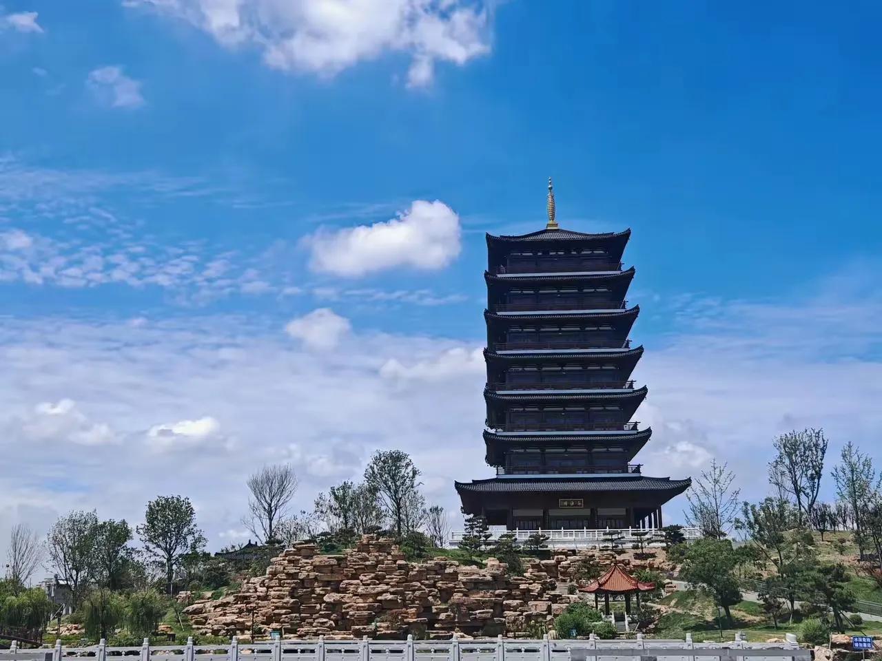 我一直觉得和尚不是职业，而是一种信仰。能够对某种东西产生迷恋的程度，从而终身从事