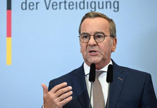 “出头鸟”来了！
 
德国突然宣布：2月1日，德国国防部长皮斯托里乌斯公开宣布：