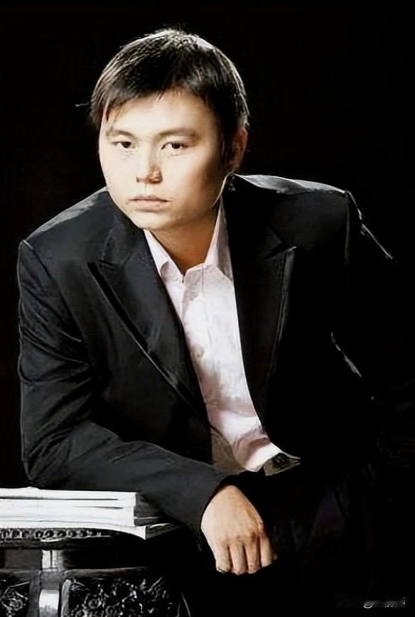 一个48岁的副厅，去骚扰他五十九的女领导，然后疯了?

你随便说个人我都信，但他