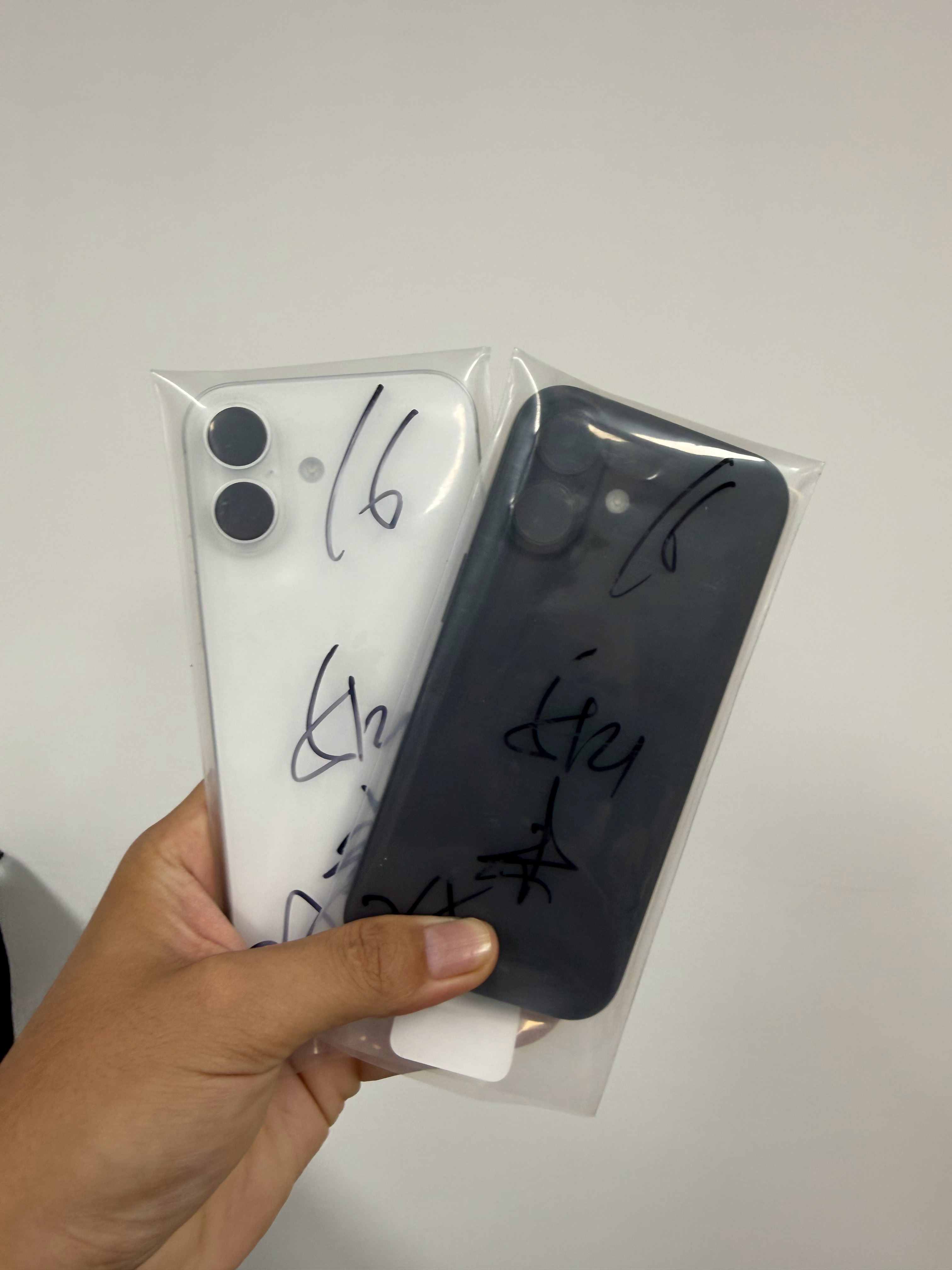 发货发货！iPhone 16 港版未激活 资源机 512国行原封还要7700，这