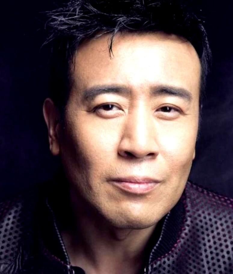 1996年，于和伟喝醉后想从南京长江大桥跳下一死了之，可没想到，女朋友宋林静知道