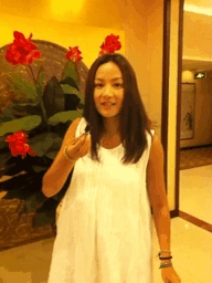 新的周一新的开始上班之前，戴上很便宜的耳钉，包里装上金霉素，中午麻辣烫记得点菠菜