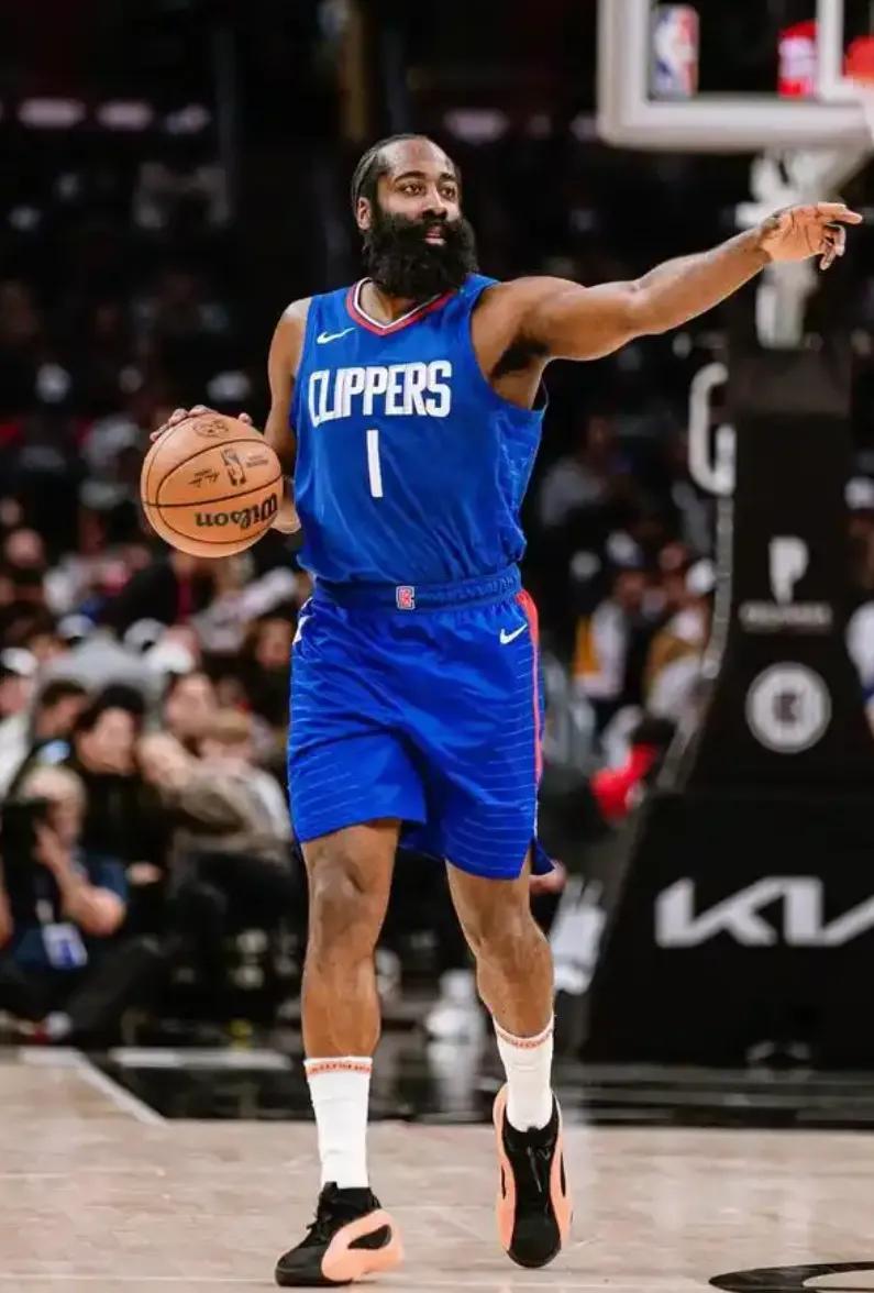 不愧是媒体开始夸赞的哈登

今日半场结束快船61-44奇才

哈登手感爆棚15中