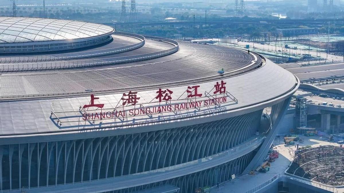 每天挤9号线，我感觉我是一条即将被挤成罐头的沙丁鱼。好不容易盼来了松江南站开通，