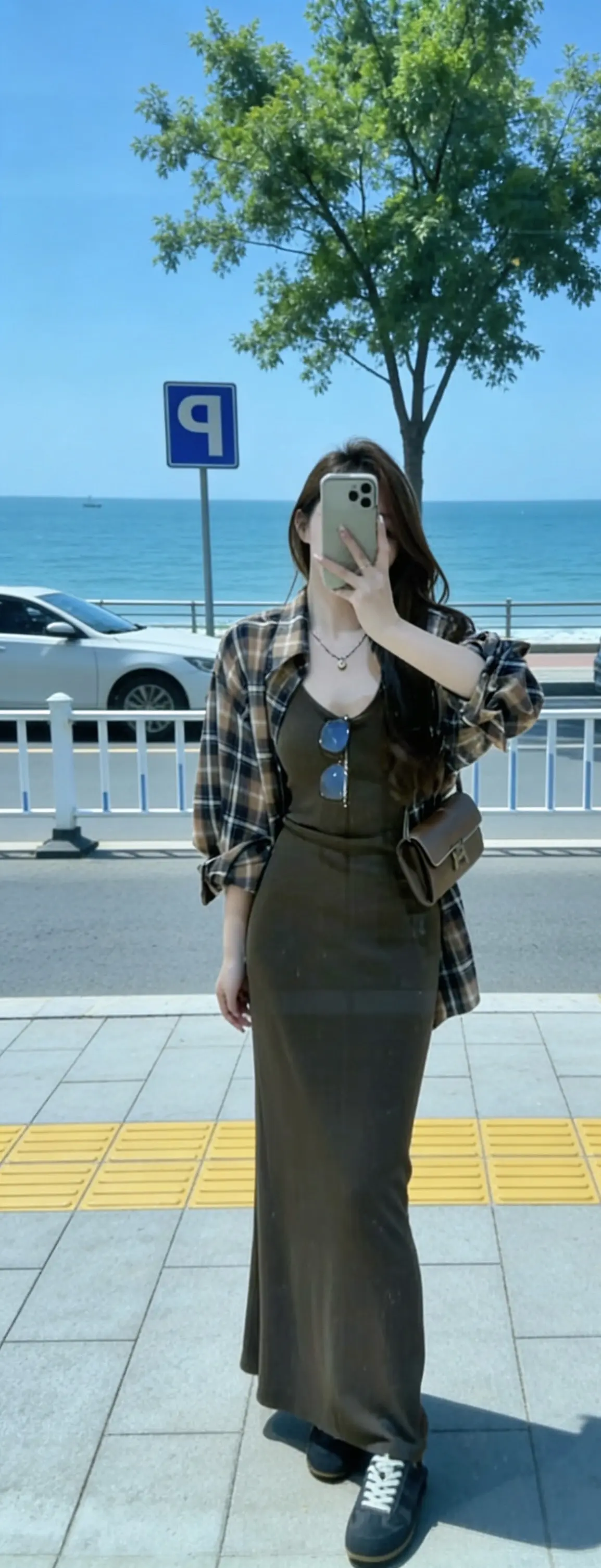 无论活成什么样子，都会有人说三道四，做不到人人都喜欢，那就做好自己。悦...