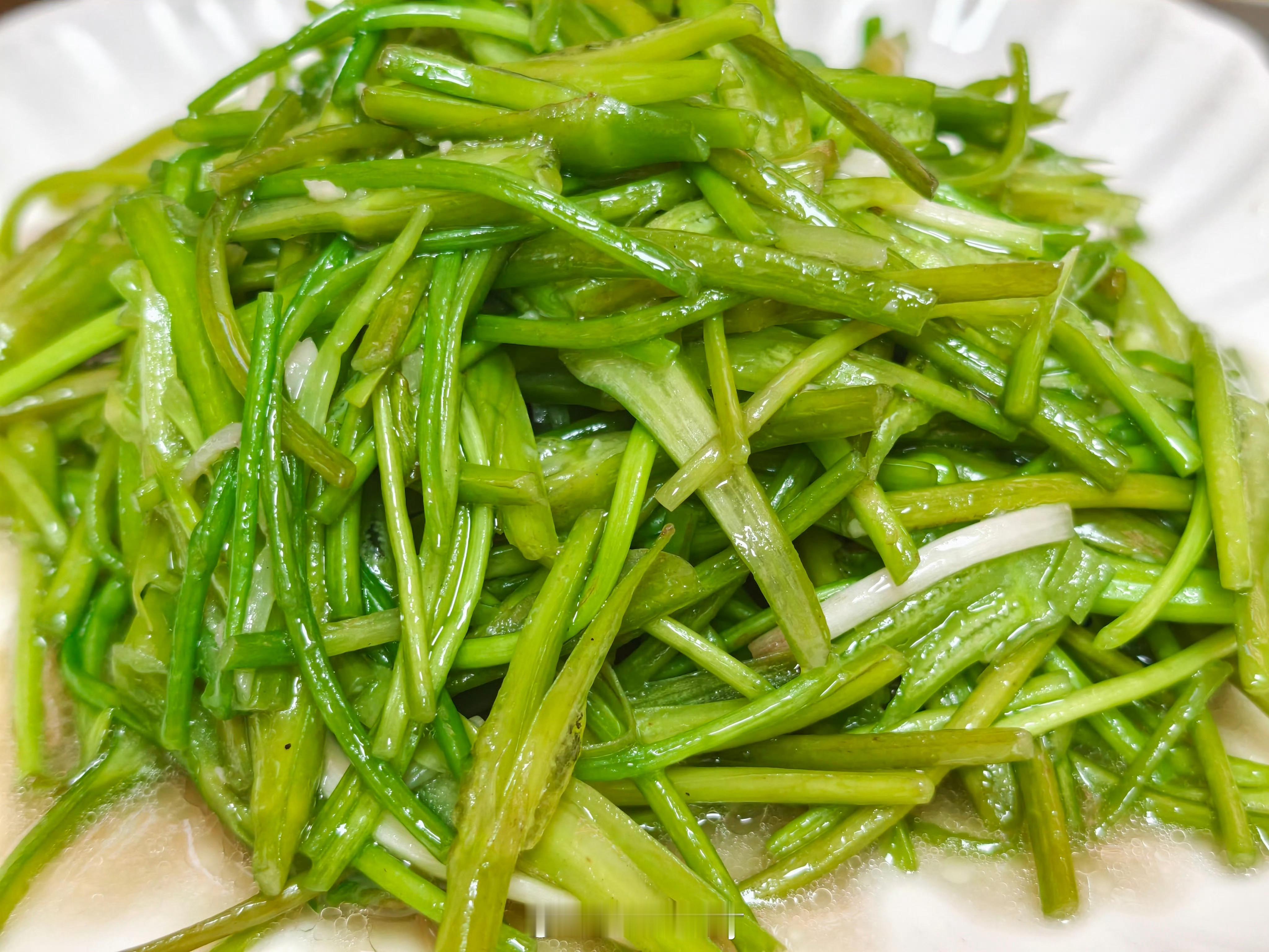 建议想减肥的人去一趟云南 不一定啊，云南也有很多好吃的，去云南见到美食吃吃吃也很