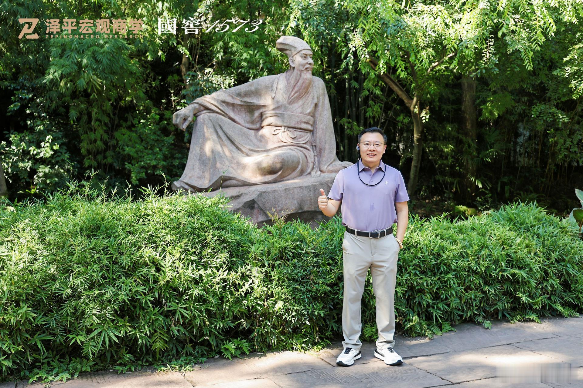跑步三公里，两百个俯卧撑，卷腹，哑铃，开合跳，正心正念，坚持做长期正确的事，自律