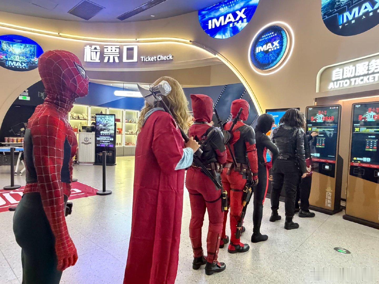 复联4重映一秒梦回2019时间逆转照进现实！全国多城IMAX影院齐聚漫威影迷，复
