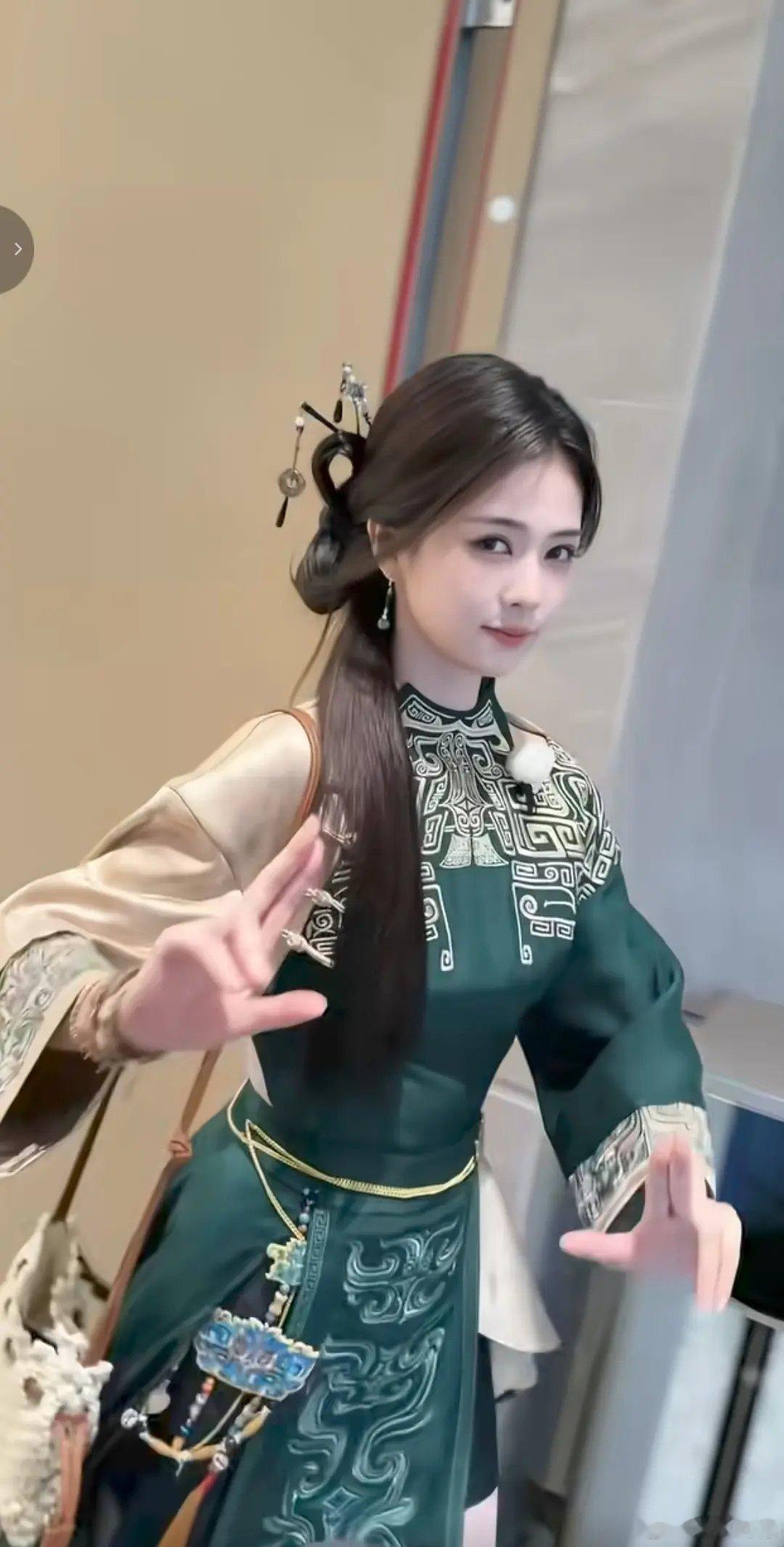 该说不说，跑男现在白鹿每期的造型都很好看 