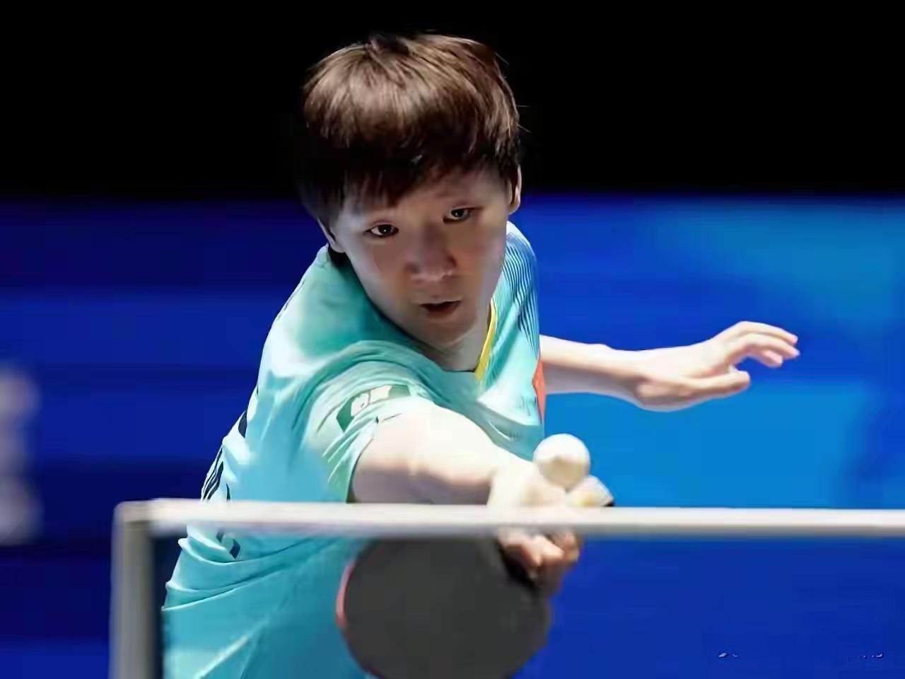 【申裕斌竭力搏杀挣到两局，王曼昱挺进半决赛，将战张本美和】申裕斌顽强地挺过了不在