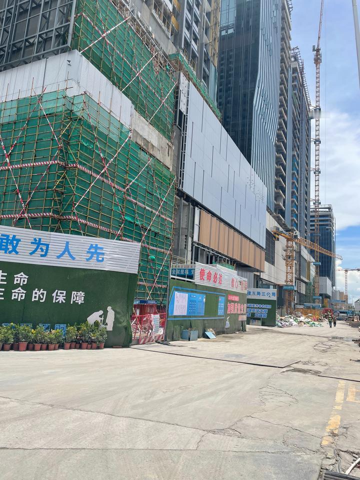 深圳最大万象汇就要开了！

体量：18万㎡，比布吉万象汇（15㎡）大

地铁：1