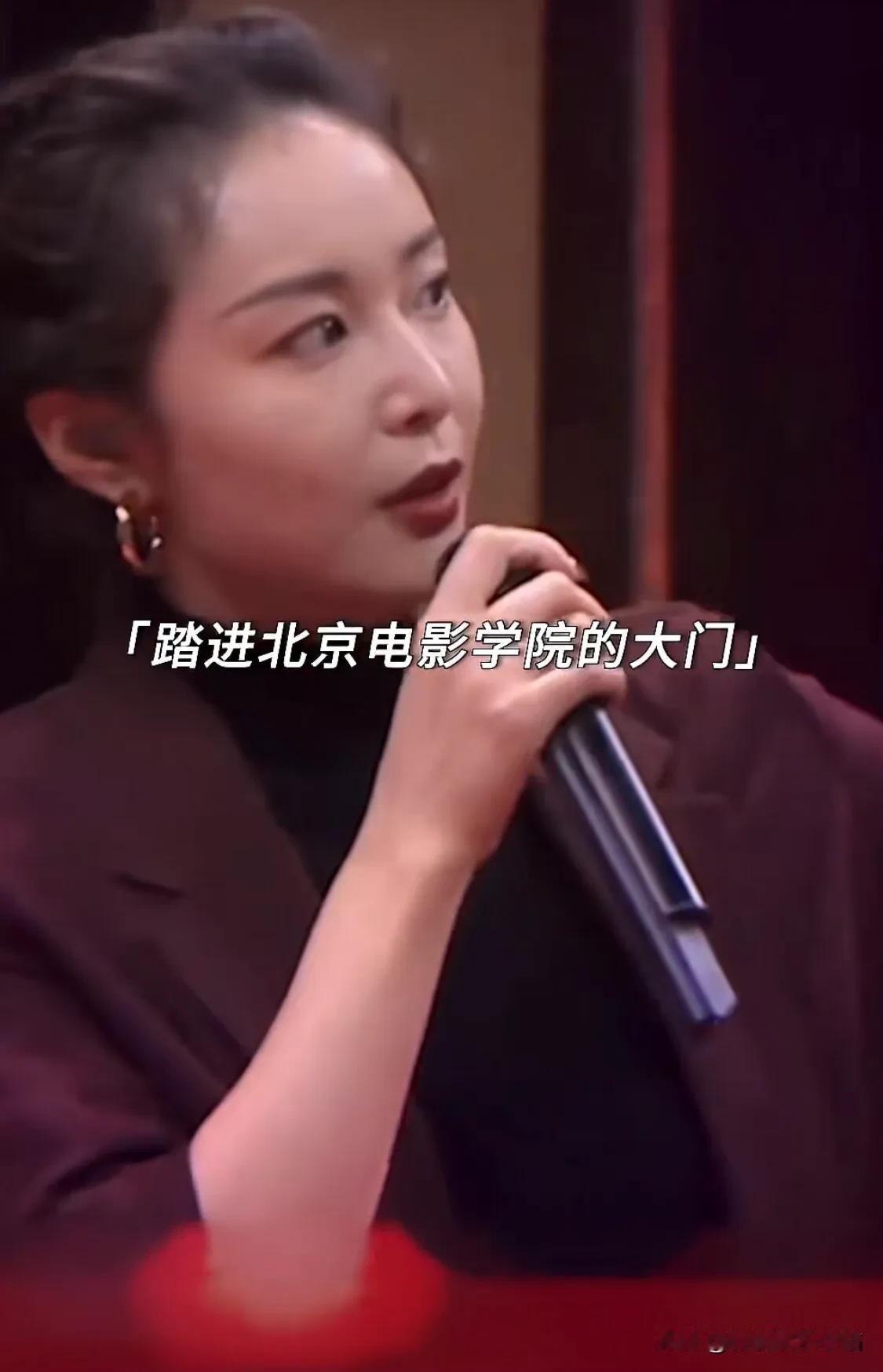 高叶：踏进北京电影学院的大门，看到周围8000多名帅哥美女围绕着你的时候，第一次