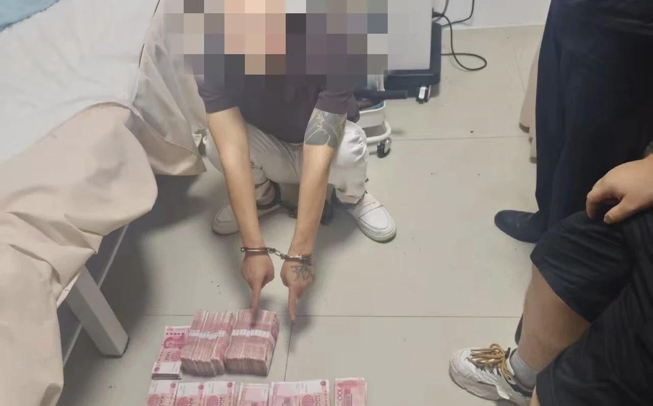 晒38万礼金当“炫耀”，结果把贼招上门！
 
谁能想到？家里办喜事晒了38万礼金
