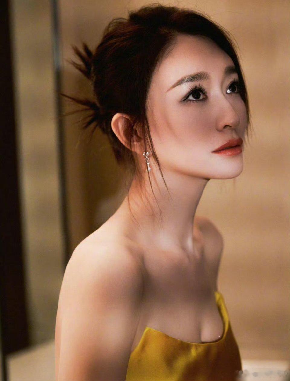 李小冉说躺着就把肥减了 信她还是信我是秦始皇，之前在繁花团里，不让庆奶吃鱼，一天
