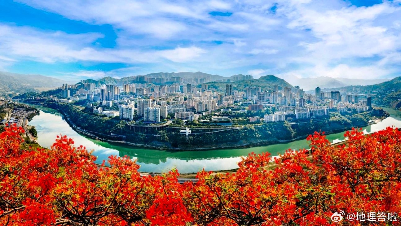 以花为名的川南钢城——攀枝花旅游美食攻略在中国几百座地级市里，攀枝花绝对是存在感