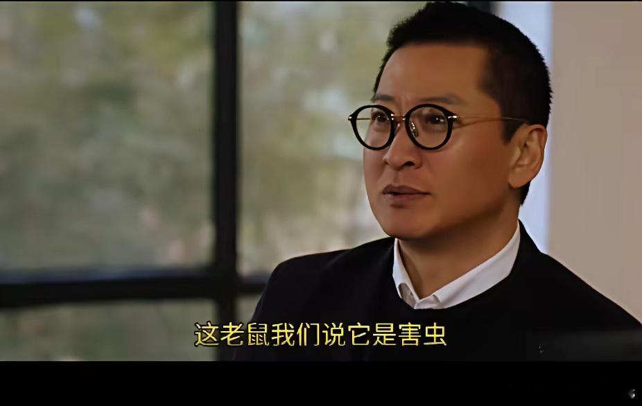 这边刚说了老鼠吃粮食不能叫偷，那边又说人是在偷蜜蜂的蜂蜜，怎么这么坏？[doge