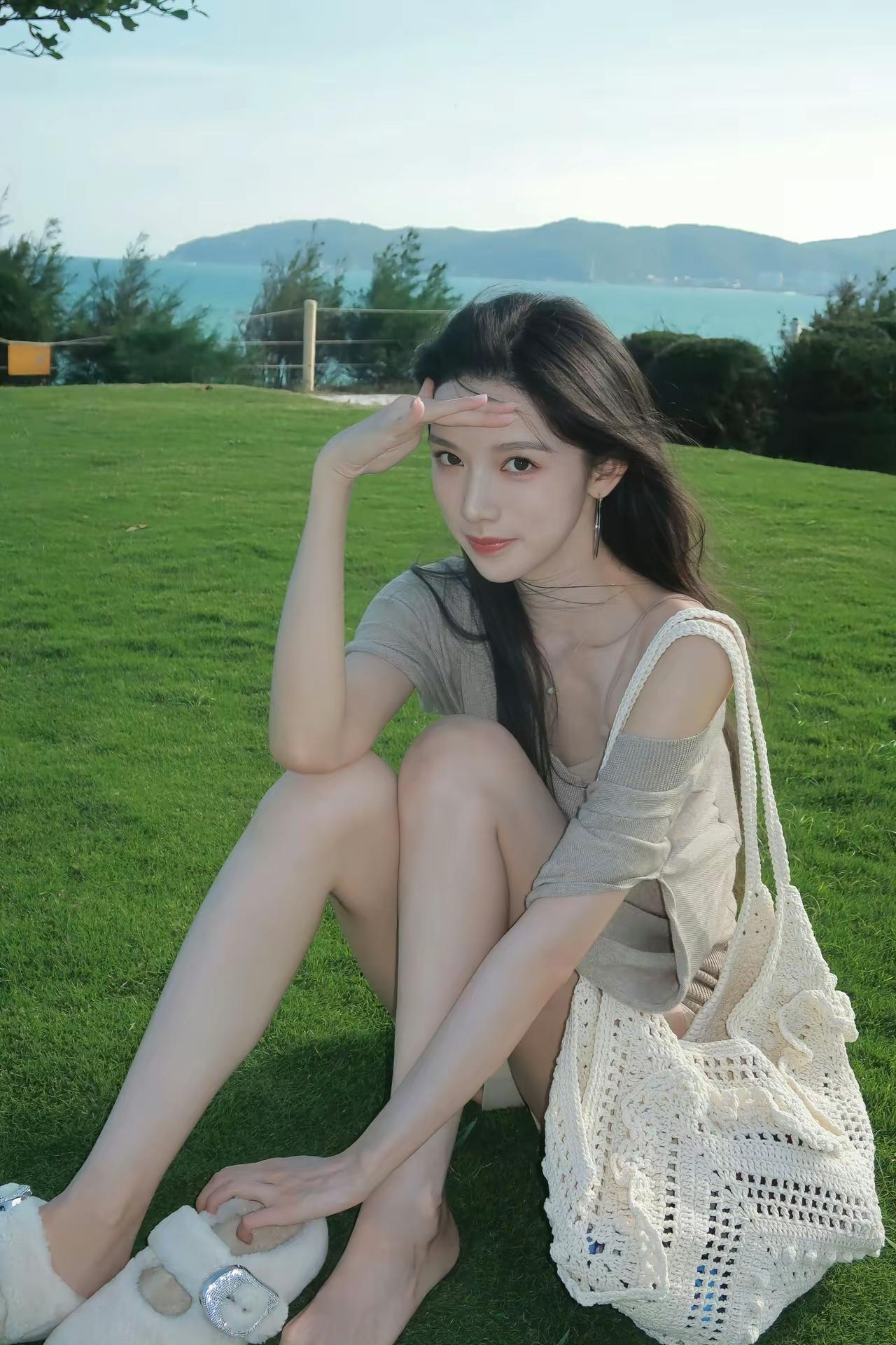 阳光下的野餐时光，清新自然，美不胜收！🌞🌿💐